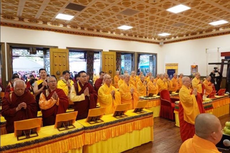 圣迹寺周日在大雄宝殿隆重举行庆祝《南无观世音菩萨圣诞法会》
