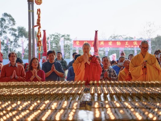 迎新春！ 万灯供佛觉行圆满 初六觉行寺庆动工祈福